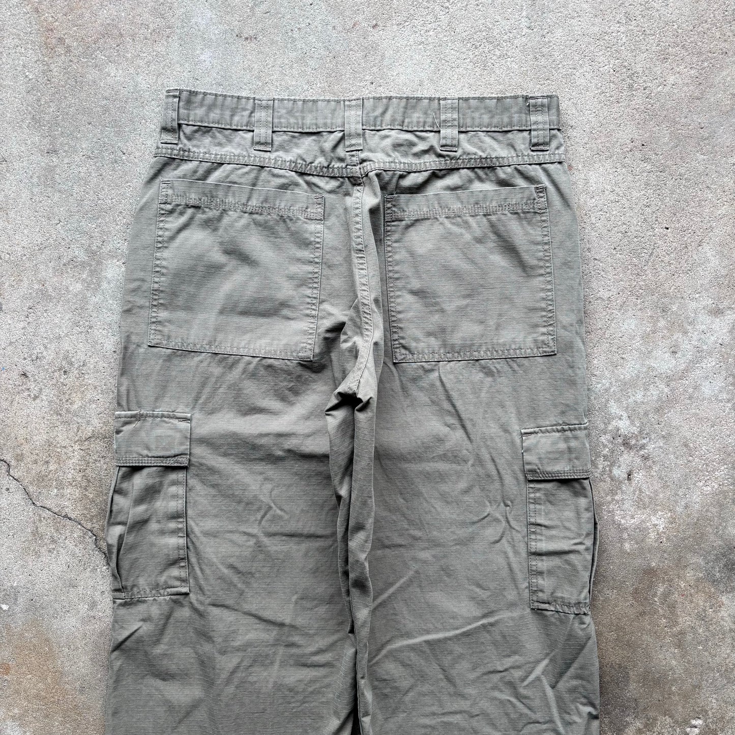 Wrangler Beige Cargo Pants with Ribbed Texture [34 x 30]