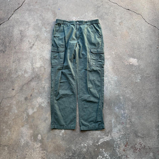 Red Head  Green Cargo Pants w/ Rip in Crotch [36 x 34]