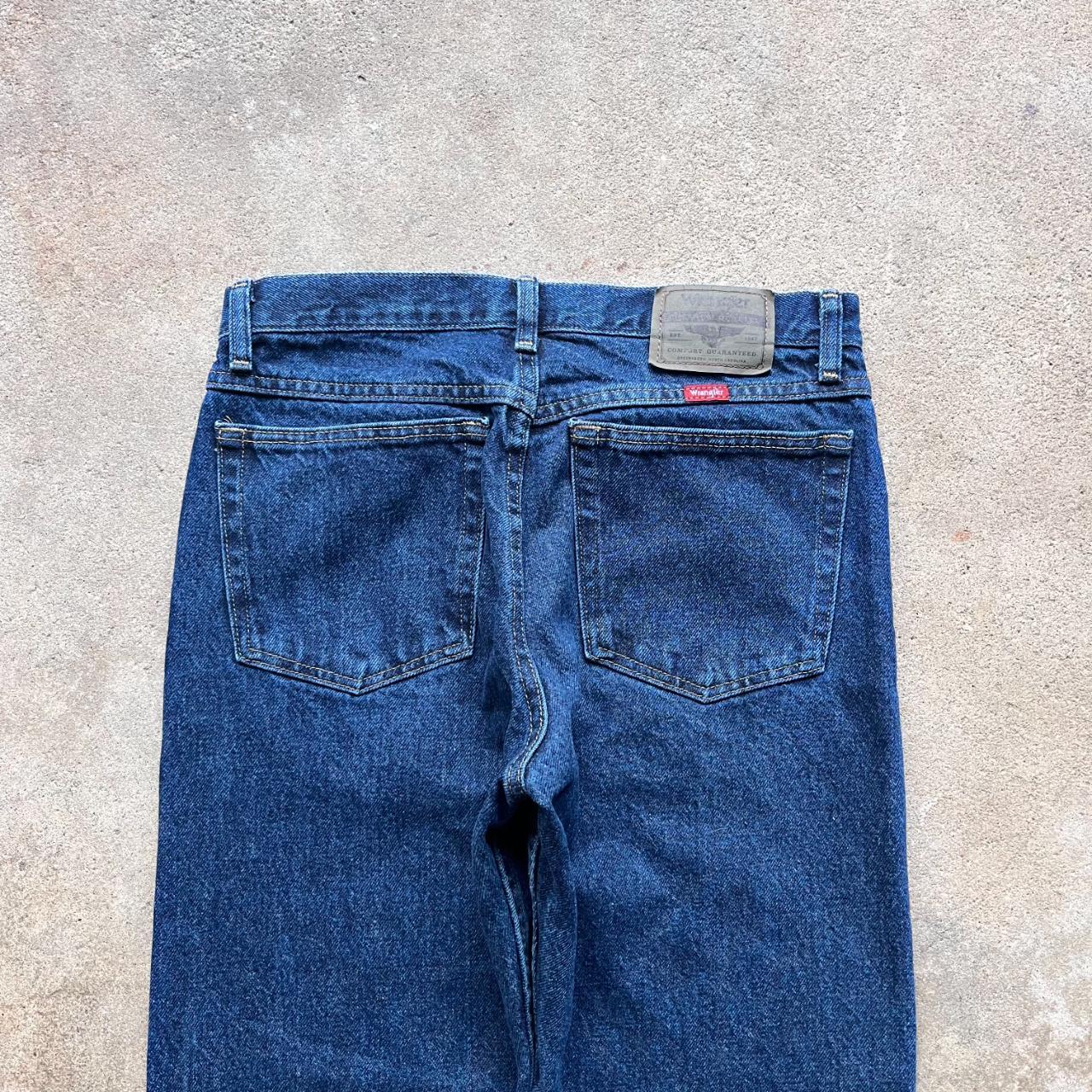 District Concept Store - WRANGLER Arizona Cord Trousers Regular - Teak  (W12OEC455)