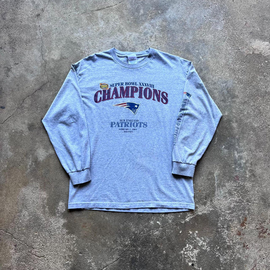 Vintage 2004 'New England Patriots Super Bowl XXXVIII Champions' long sleeve grey t-shirt